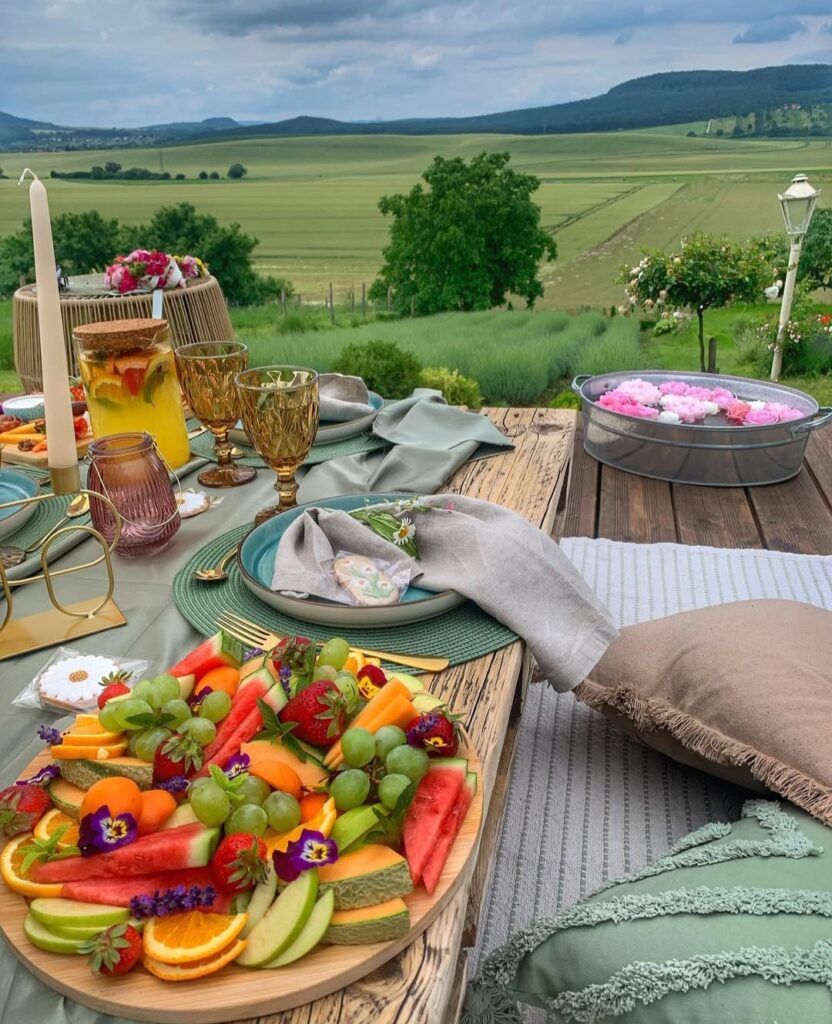 Piknik a kertben, Hajnal kertje